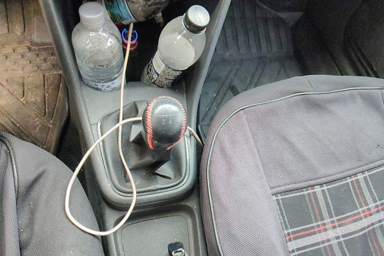 Used Volkswagen Polo 2014 1.4L Manual Fashion Edition Gear Lever