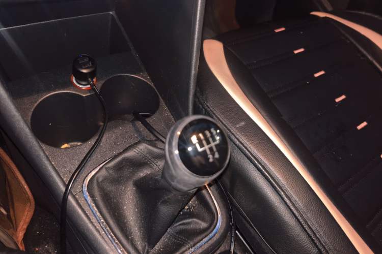Used Volkswagen Polo 2014 1.6L Manual Comfort Edition Gear Lever