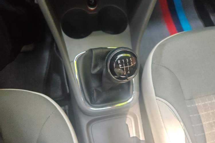 Used Volkswagen Polo 2014 1.4L Manual Comfort Edition Gear Lever