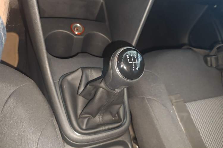 Used Volkswagen Polo 2014 1.4L Manual Fashion Edition Gear Lever