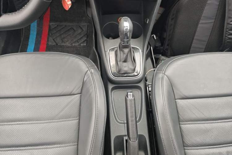 Used Volkswagen Polo 2014 1.6L Automatic Luxury Edition Gear Lever