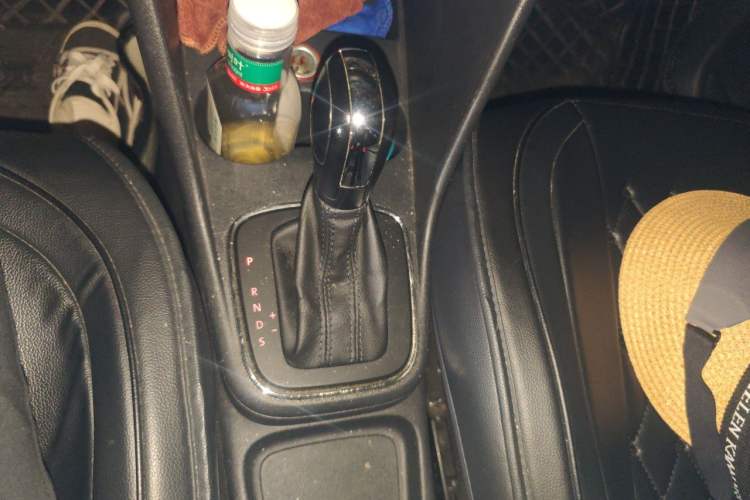 Used Volkswagen Polo 2014 1.6L Automatic Comfort Edition Gear Lever