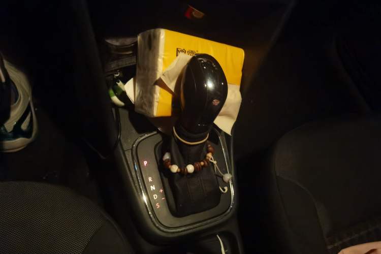 Used Volkswagen Polo 2014 1.6L Automatic Comfort Edition Gear Lever