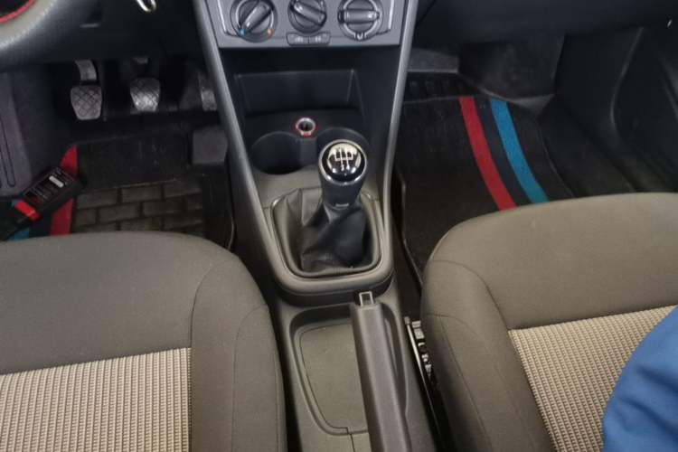Used Volkswagen Polo 2014 1.4L Manual Fashion Edition Gear Lever