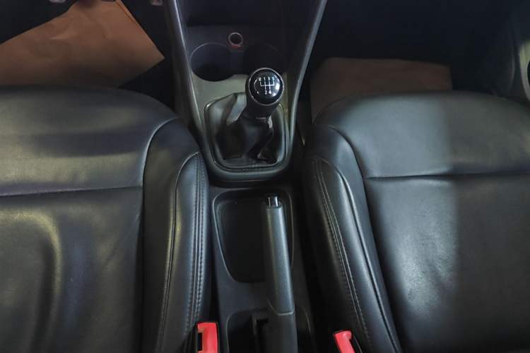 Used Volkswagen Polo 2014 1.4L Manual Fashion Edition Gear Lever