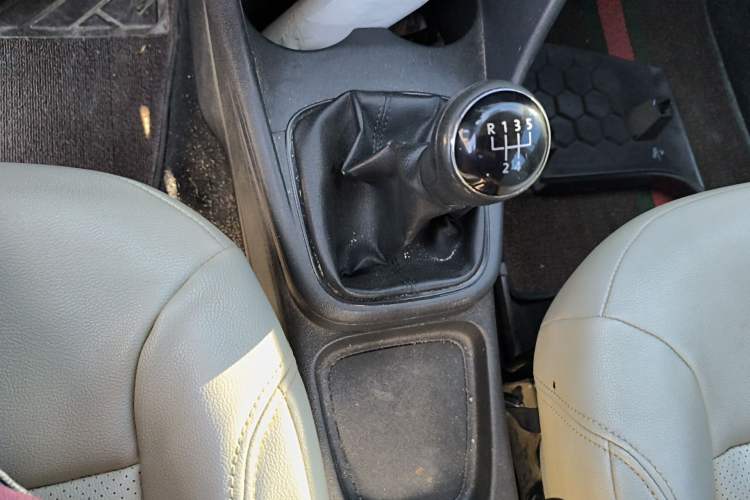 Used Volkswagen Polo 2014 1.4L Manual Fashion Edition Gear Lever