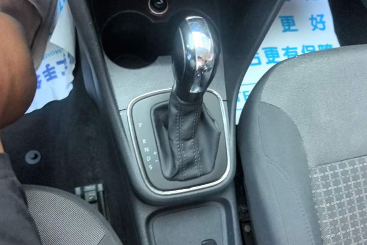 Used Volkswagen Polo 2014 1.6L Automatic Comfort Edition Gear Lever