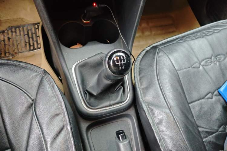 Used Volkswagen Polo 2014 1.4L Manual Comfort Edition Gear Lever