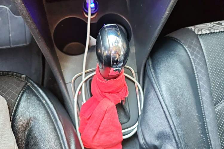 Used Volkswagen Polo 2014 1.6L Automatic Comfort Edition Gear Lever