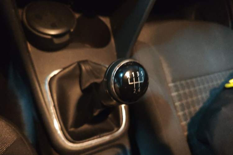 Used Volkswagen Polo 2014 1.6L Manual Comfort Edition Gear Lever