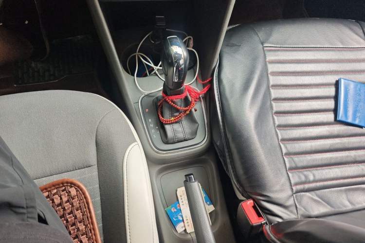 Used Volkswagen Polo 2014 1.6L Automatic Comfort Edition Gear Lever