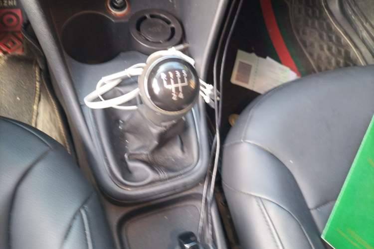 Used Volkswagen Polo 2014 1.4L Manual Fashion Edition Gear Lever
