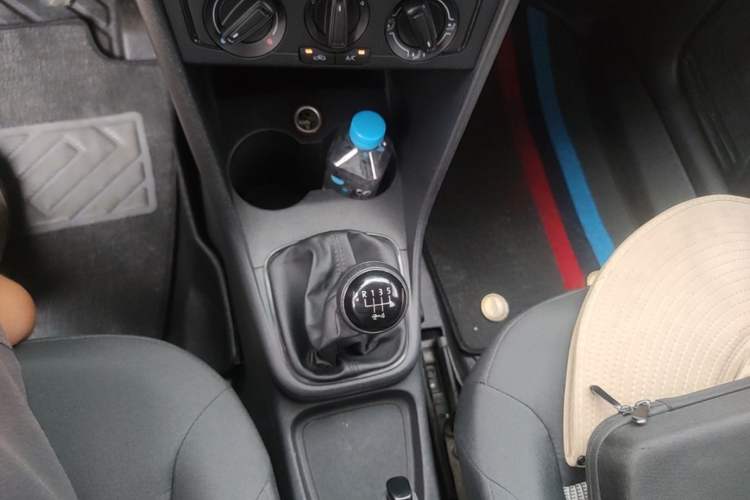 Used Volkswagen Polo 2014 1.4L Manual Fashion Edition Gear Lever