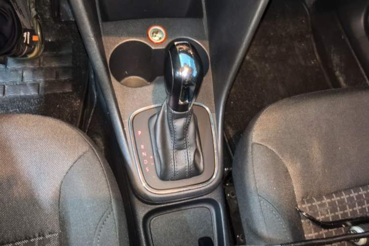 Used Volkswagen Polo 2014 1.6L Automatic Comfort Edition Gear Lever