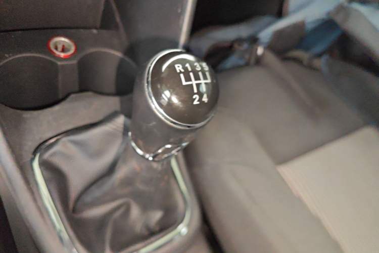 Used Volkswagen Polo 2014 1.4L Manual Fashion Edition Gear Lever