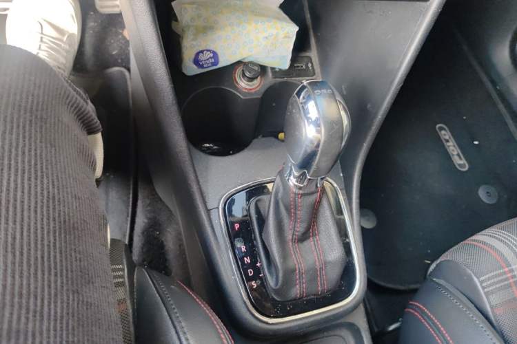 Used Volkswagen Polo 2014 1.6L Automatic Luxury Edition Gear Lever
