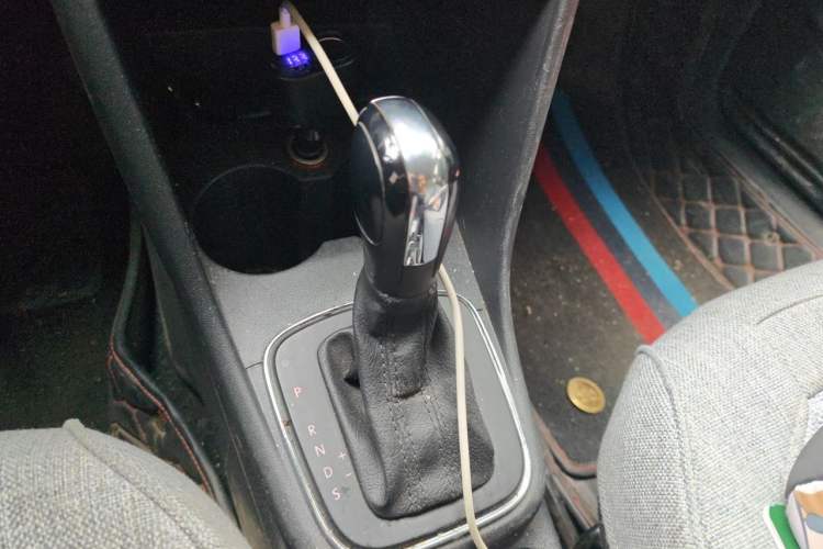 Used Volkswagen Polo 2014 1.4L Automatic Comfort Edition Gear Lever