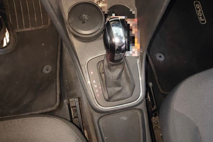 Used Volkswagen Polo 2014 1.6L Automatic Comfort Edition Gear Lever