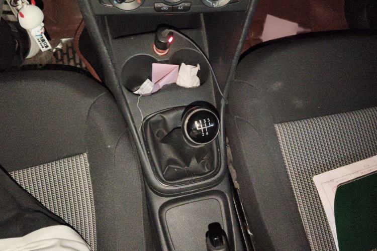 Used Volkswagen Polo 2014 1.4L Manual Fashion Edition Gear Lever