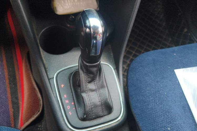 Used Volkswagen Polo 2014 1.4L Automatic Comfort Edition Gear Lever