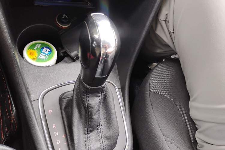 Used Volkswagen Polo 2014 1.6L Automatic Comfort Edition Gear Lever