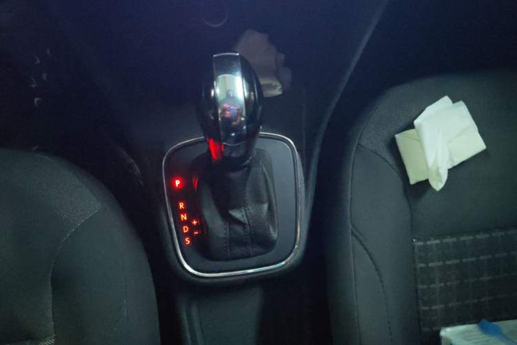 Used Volkswagen Polo 2014 1.6L Automatic Comfort Edition Gear Lever