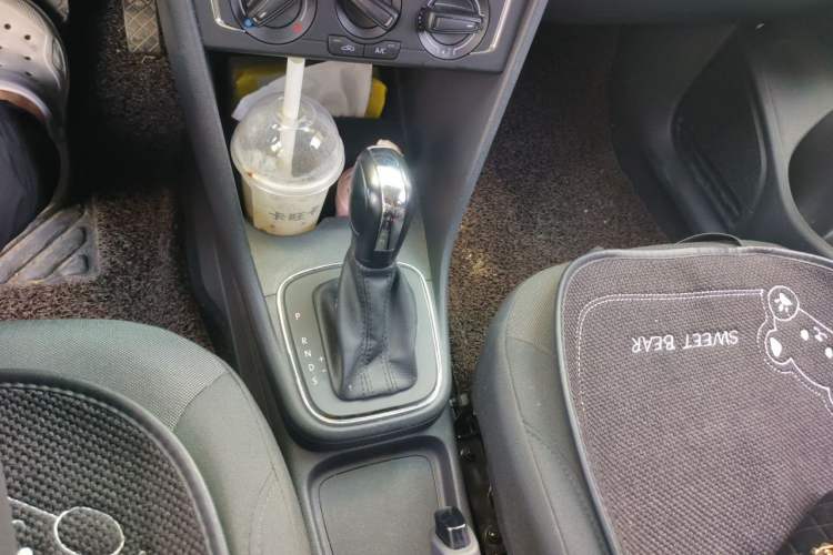 Used Volkswagen Polo 2014 1.4L Automatic Comfort Edition Gear Lever