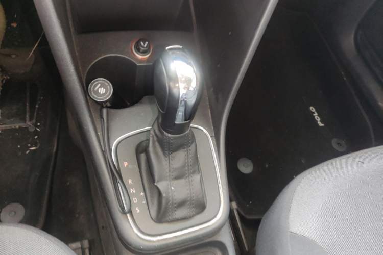 Used Volkswagen Polo 2014 1.6L Automatic Comfort Edition Gear Lever