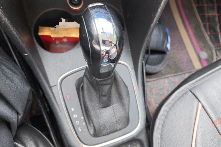 Used Volkswagen Polo 2014 1.6L Automatic Comfort Edition Gear Lever