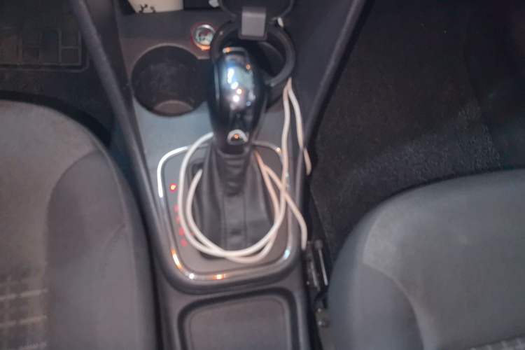 Used Volkswagen Polo 2014 1.6L Automatic Comfort Edition Gear Lever