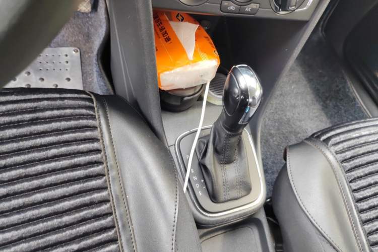 Used Volkswagen Polo 2014 1.4L Automatic Comfort Edition Gear Lever