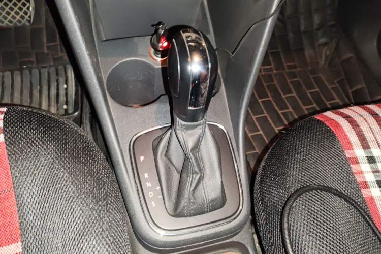 Used Volkswagen Polo 2014 1.6L Automatic Comfort Edition Gear Lever
