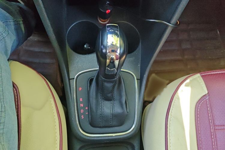 Used Volkswagen Polo 2014 1.4L Automatic Comfort Edition Gear Lever