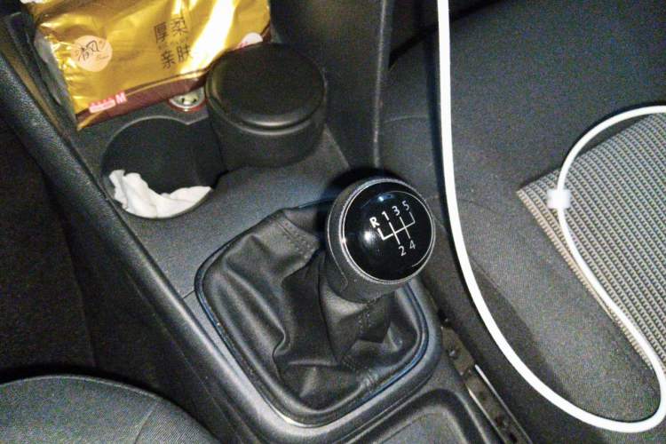 Used Volkswagen Polo 2014 1.4L Manual Fashion Edition Gear Lever