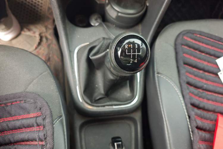 Used Volkswagen Polo 2014 1.4L Manual Comfort Edition Gear Lever