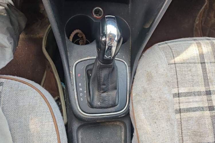 Used Volkswagen Polo 2014 1.4L Automatic Comfort Edition Gear Lever