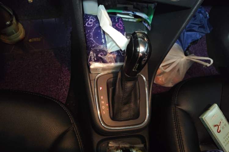 Used Volkswagen Polo 2014 1.6L Automatic Comfort Edition Gear Lever