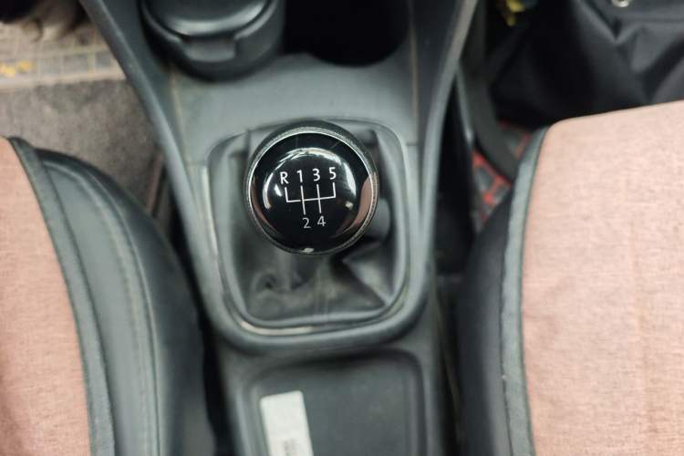 Used Volkswagen Polo 2014 1.4L Manual Fashion Edition Gear Lever