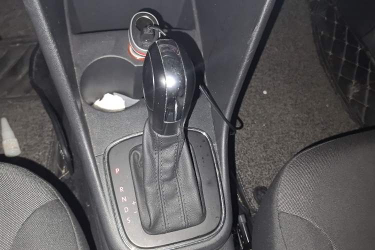 Used Volkswagen Polo 2014 1.6L Automatic Comfort Edition Gear Lever