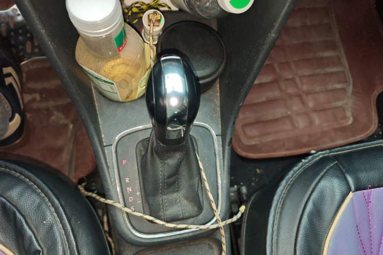 Used Volkswagen Polo 2014 1.6L Automatic Comfort Edition Gear Lever