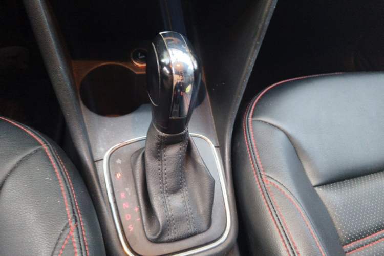 Used Volkswagen Polo 2014 1.6L Automatic Comfort Edition Gear Lever