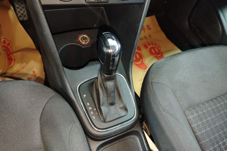 Used Volkswagen Polo 2014 1.6L Automatic Comfort Edition Gear Lever