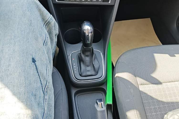 Used Volkswagen Polo 2014 1.6L Automatic Comfort Edition Gear Lever