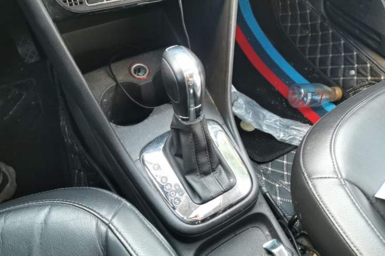 Used Volkswagen Polo 2014 1.6L Automatic Comfort Edition Gear Lever