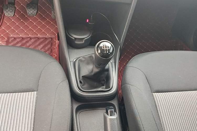 Used Volkswagen Polo 2014 1.4L Manual Fashion Edition Gear Lever