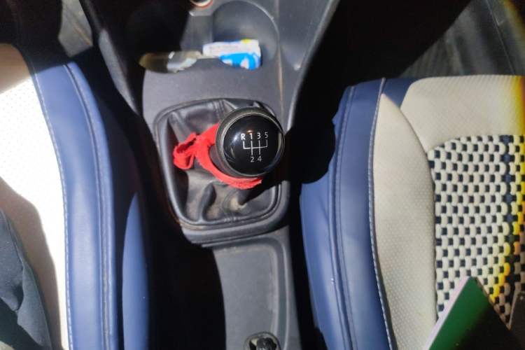 Used Volkswagen Polo 2014 1.4L Manual Fashion Edition Gear Lever
