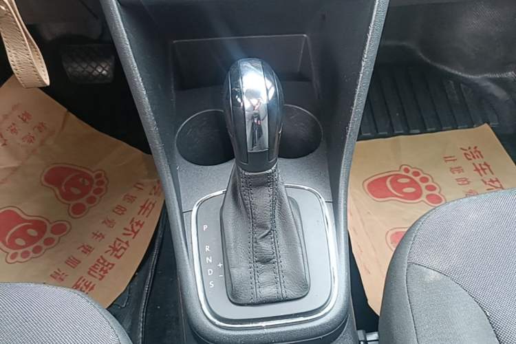 Used Volkswagen Polo 2014 1.4L Automatic Comfort Edition Gear Lever