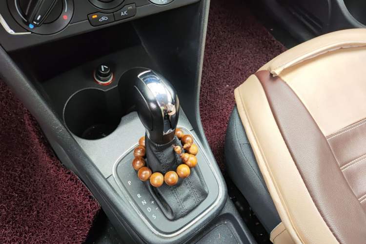 Used Volkswagen Polo 2014 1.6L Automatic Comfort Edition Gear Lever