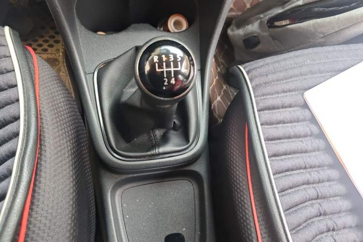 Used Volkswagen Polo 2014 1.4L Manual Fashion Edition Gear Lever