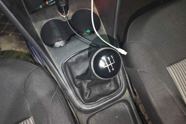 Used Volkswagen Polo 2014 1.4L Manual Fashion Edition Gear Lever